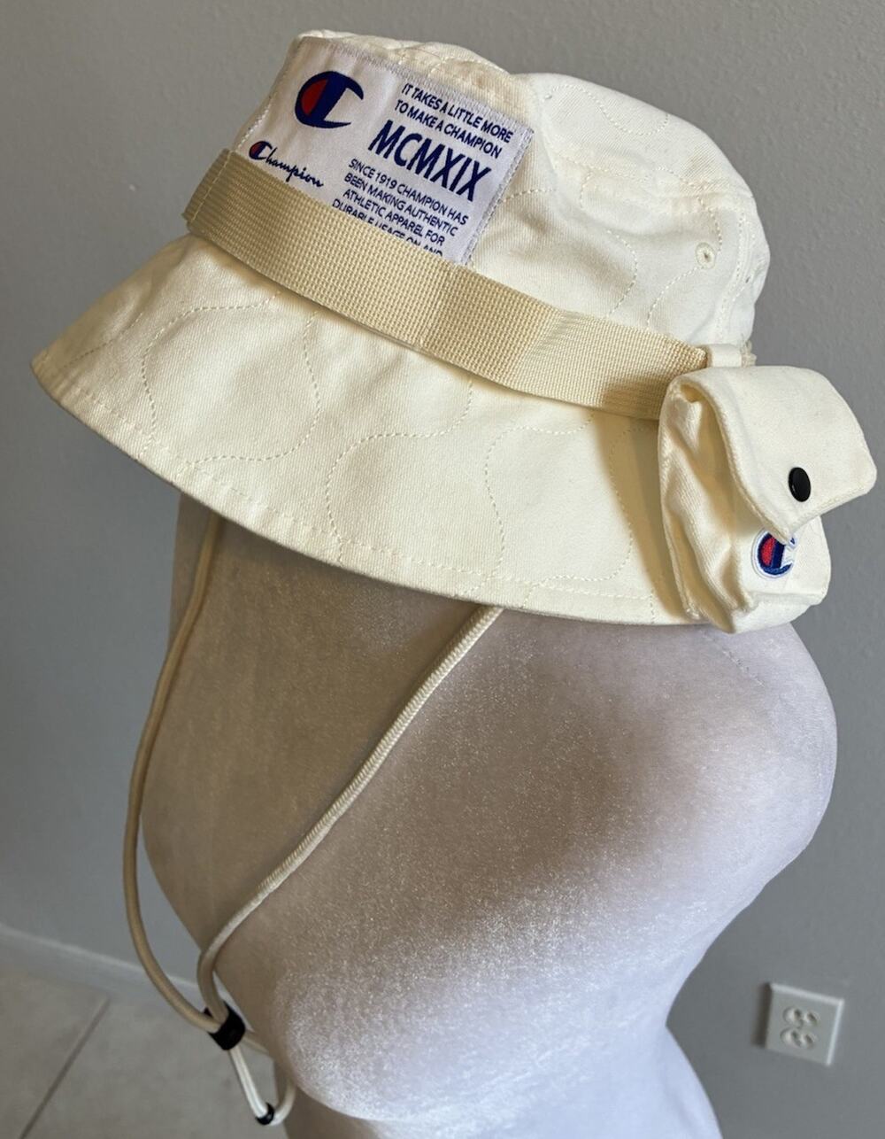 Champion x Urban Outfitters Exclusive Taslan Quilted Bucket Hat Cream Pocket S/M